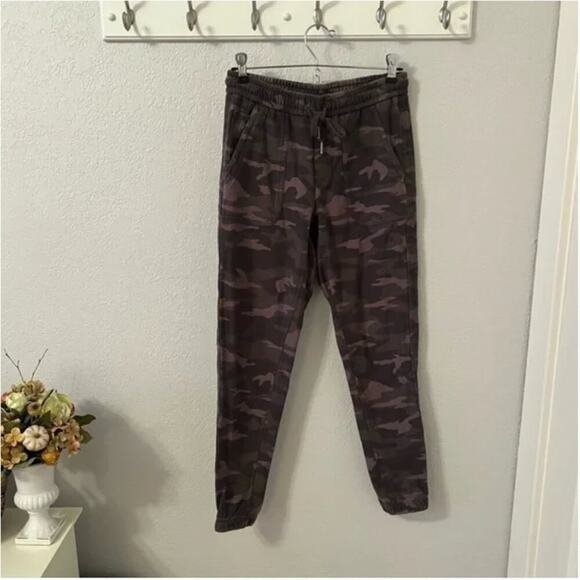 Athleta Camo Farallon Drawstring Jogger Pants - Picture 2 of 8